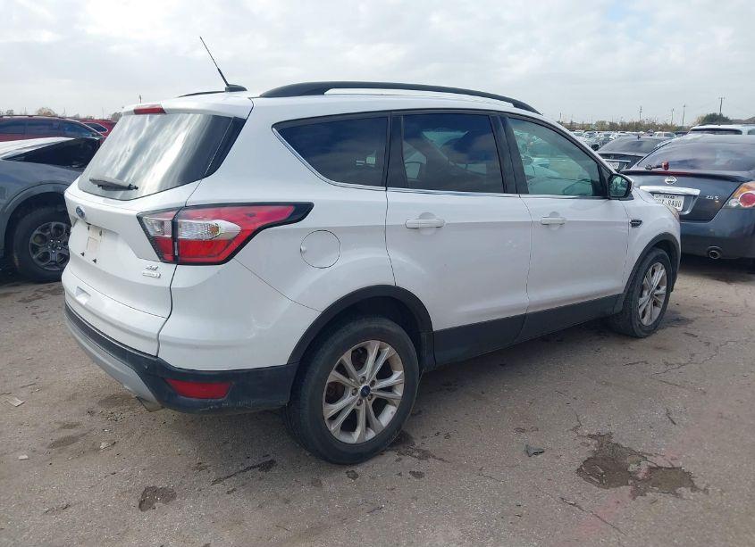 Photo 4 of 2018 Ford Escape SE (VIN 1FMCU0G90JUB49746)