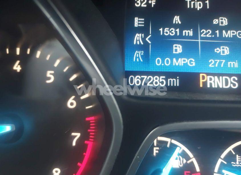 Photo 15 of 2018 Ford Escape SE (VIN 1FMCU0G90JUC41570)