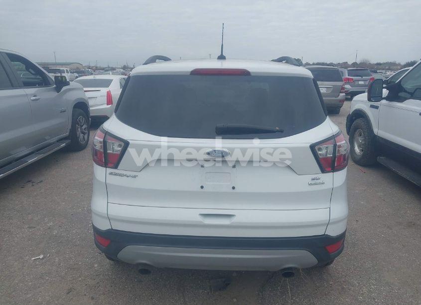 Photo 16 of 2018 Ford Escape SE (VIN 1FMCU0G90JUC41570)