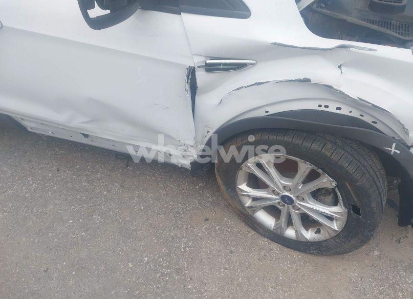 Photo 17 of 2018 Ford Escape SE (VIN 1FMCU0G90JUC41570)