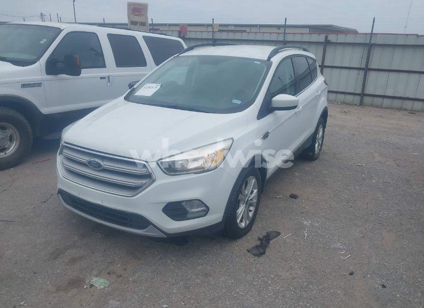 Photo 2 of 2018 Ford Escape SE (VIN 1FMCU0G90JUC41570)