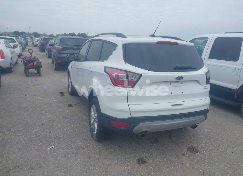 Photo 3 of 2018 Ford Escape SE (VIN 1FMCU0G90JUC41570)