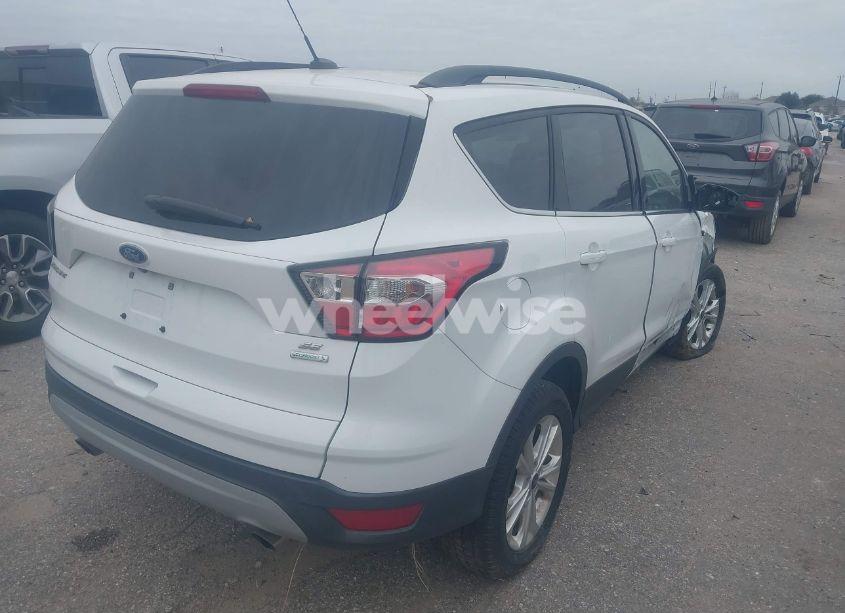 Photo 4 of 2018 Ford Escape SE (VIN 1FMCU0G90JUC41570)
