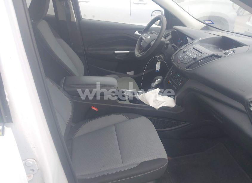 Photo 5 of 2018 Ford Escape SE (VIN 1FMCU0G90JUC41570)