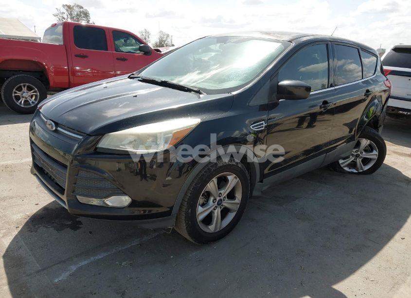 Photo 2 of 2015 Ford Escape SE (VIN 1FMCU0G91FUA18588)