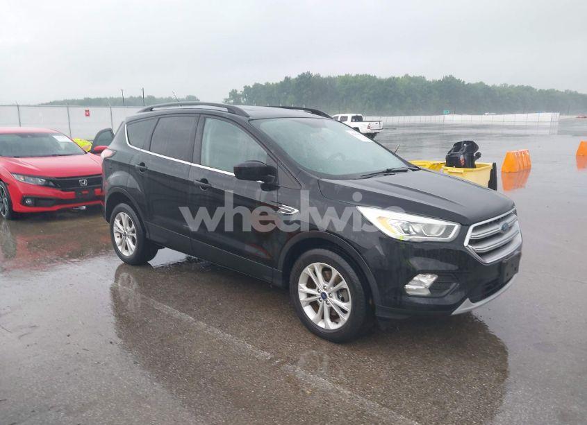 2017 Ford Escape SE (VIN 1FMCU0G91HUA48001) main photo