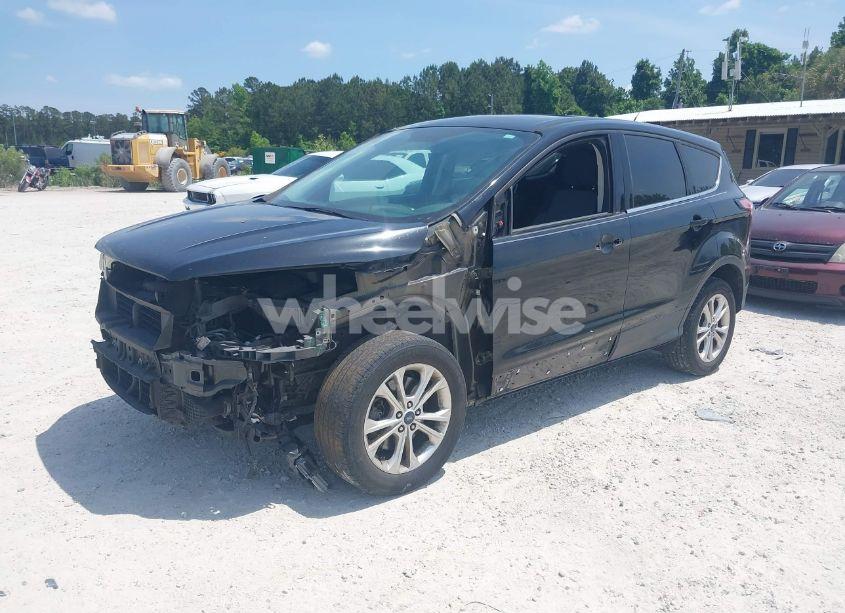 Photo 2 of 2017 Ford Escape SE (VIN 1FMCU0G91HUA95450)