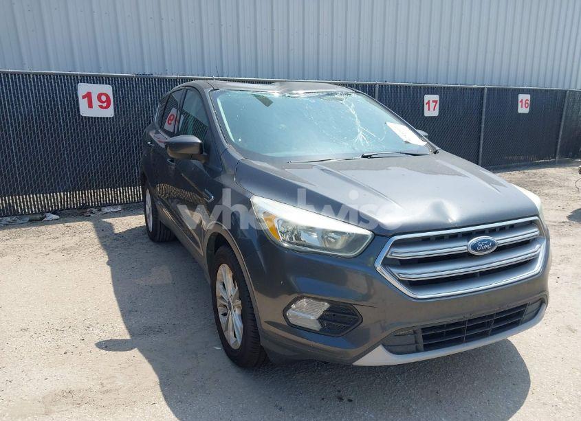 2017 Ford Escape SE (VIN 1FMCU0G91HUB31069) main photo
