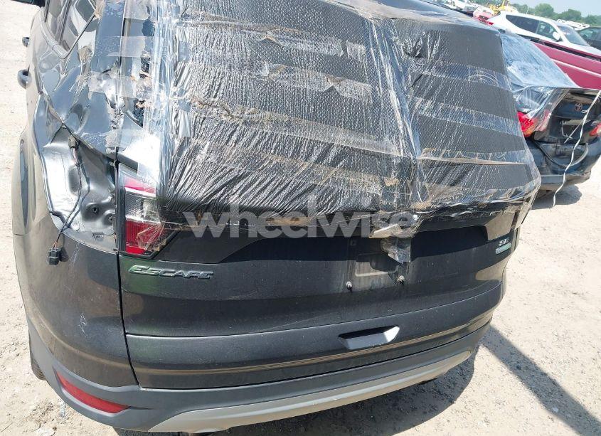 Photo 16 of 2017 Ford Escape SE (VIN 1FMCU0G91HUB31069)