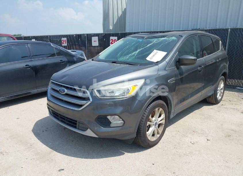 Photo 2 of 2017 Ford Escape SE (VIN 1FMCU0G91HUB31069)