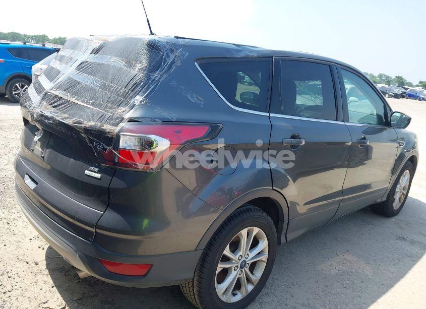 Photo 4 of 2017 Ford Escape SE (VIN 1FMCU0G91HUB31069)