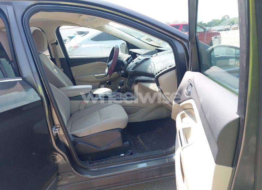 Photo 5 of 2017 Ford Escape SE (VIN 1FMCU0G91HUB31069)