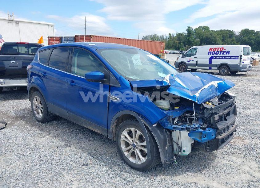 2017 Ford Escape SE (VIN 1FMCU0G91HUC03565) main photo