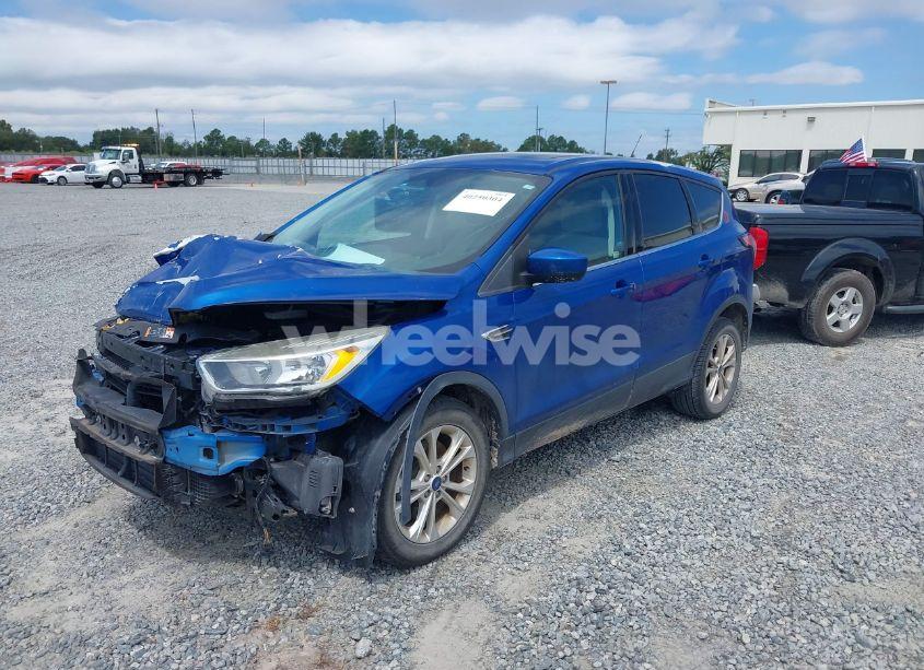 Photo 2 of 2017 Ford Escape SE (VIN 1FMCU0G91HUC03565)