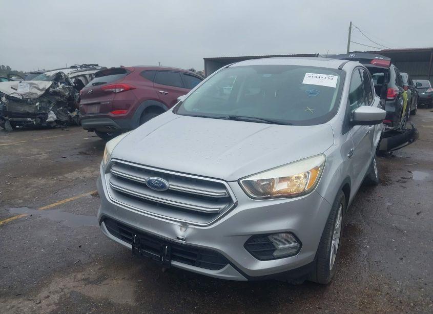 Photo 2 of 2017 Ford Escape SE (VIN 1FMCU0G91HUC97320)