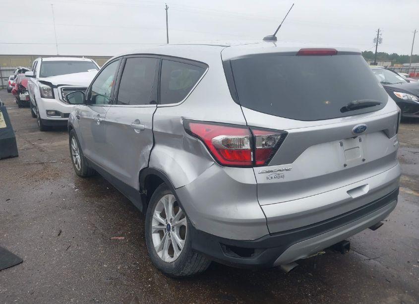 Photo 3 of 2017 Ford Escape SE (VIN 1FMCU0G91HUC97320)