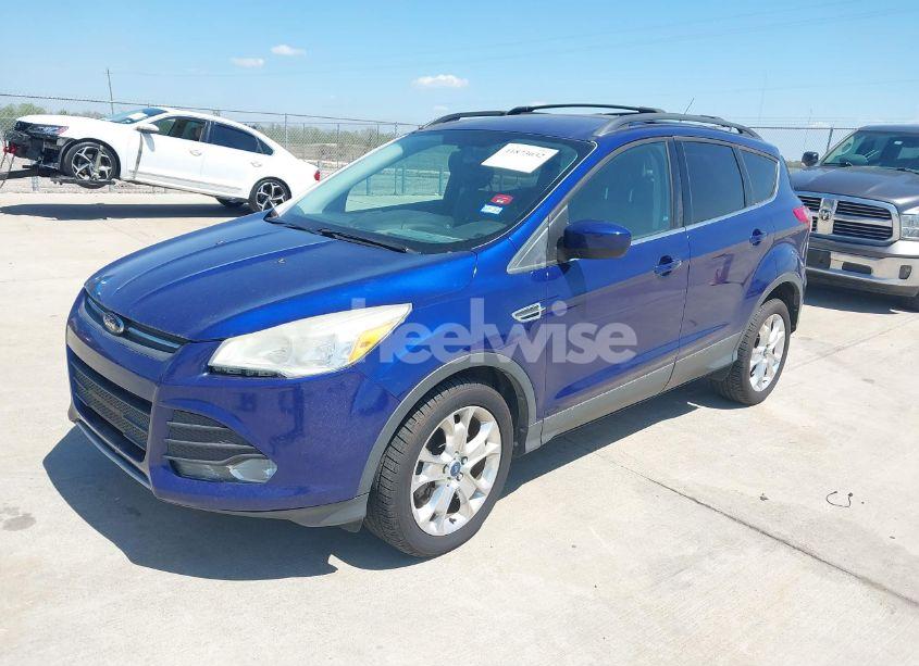 Photo 2 of 2013 Ford Escape SE (VIN 1FMCU0G92DUC08574)