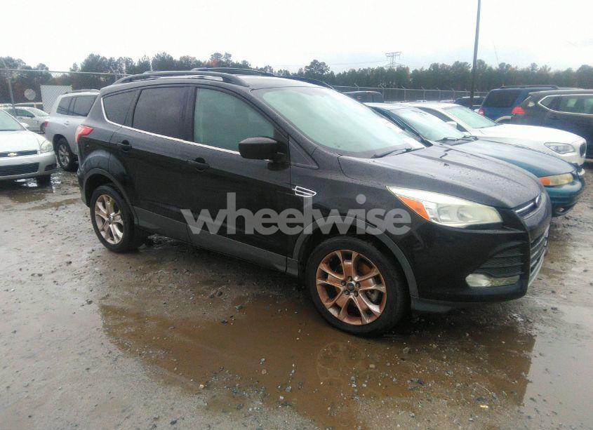 2013 Ford Escape SE (VIN 1FMCU0G92DUC18960) main photo