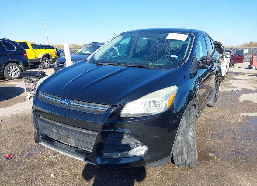 Photo 2 of 2015 Ford Escape SE (VIN 1FMCU0G92FUA10287)