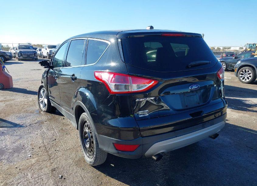 Photo 3 of 2015 Ford Escape SE (VIN 1FMCU0G92FUA10287)