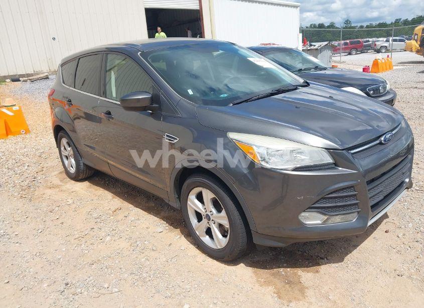 2016 Ford Escape SE (VIN 1FMCU0G92GUA31836) main photo