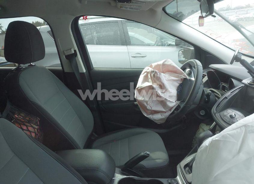 Photo 5 of 2016 Ford Escape SE (VIN 1FMCU0G92GUA42609)