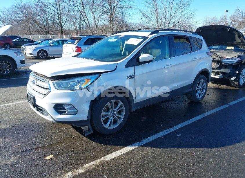 Photo 2 of 2017 Ford Escape SE (VIN 1FMCU0G92HUB72228)