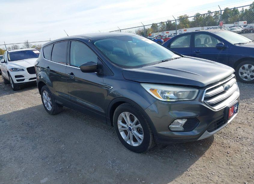 2017 Ford Escape SE (VIN 1FMCU0G92HUC52872) main photo