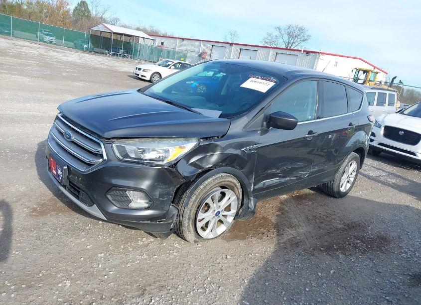 Photo 2 of 2017 Ford Escape SE (VIN 1FMCU0G92HUC52872)
