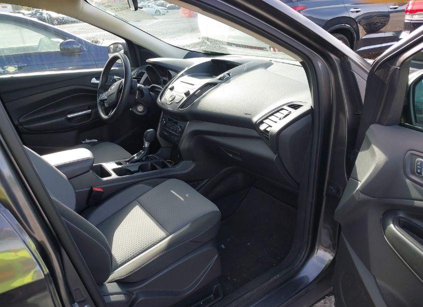 Photo 5 of 2017 Ford Escape SE (VIN 1FMCU0G92HUC52872)