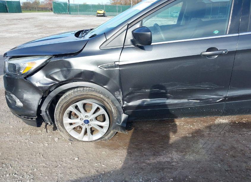 Photo 6 of 2017 Ford Escape SE (VIN 1FMCU0G92HUC52872)