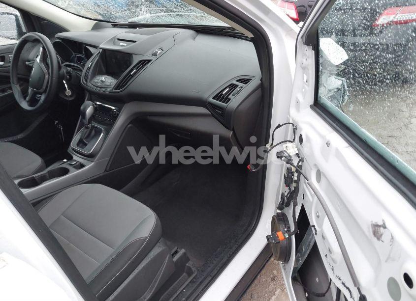 Photo 5 of 2013 Ford Escape SE (VIN 1FMCU0G93DUC01584)