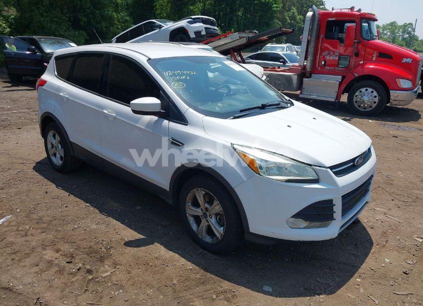 2015 Ford Escape SE (VIN 1FMCU0G93FUB38571) main photo