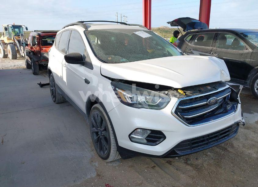2017 Ford Escape SE (VIN 1FMCU0G93HUB01510) main photo