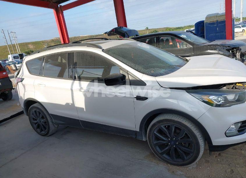 Photo 14 of 2017 Ford Escape SE (VIN 1FMCU0G93HUB01510)