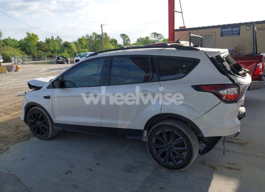 Photo 15 of 2017 Ford Escape SE (VIN 1FMCU0G93HUB01510)