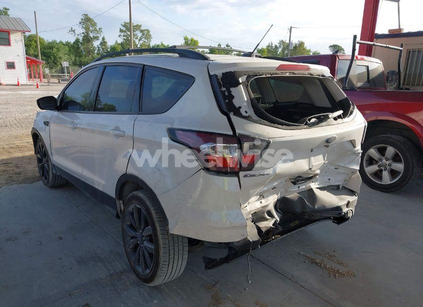 Photo 3 of 2017 Ford Escape SE (VIN 1FMCU0G93HUB01510)