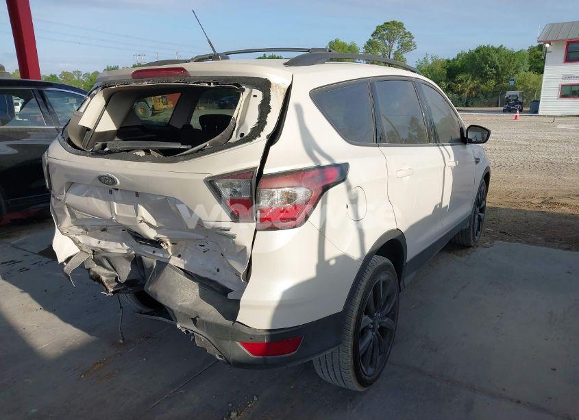 Photo 4 of 2017 Ford Escape SE (VIN 1FMCU0G93HUB01510)