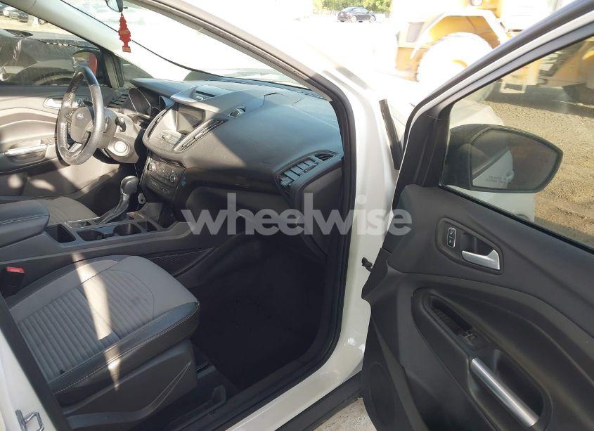 Photo 5 of 2017 Ford Escape SE (VIN 1FMCU0G93HUB01510)