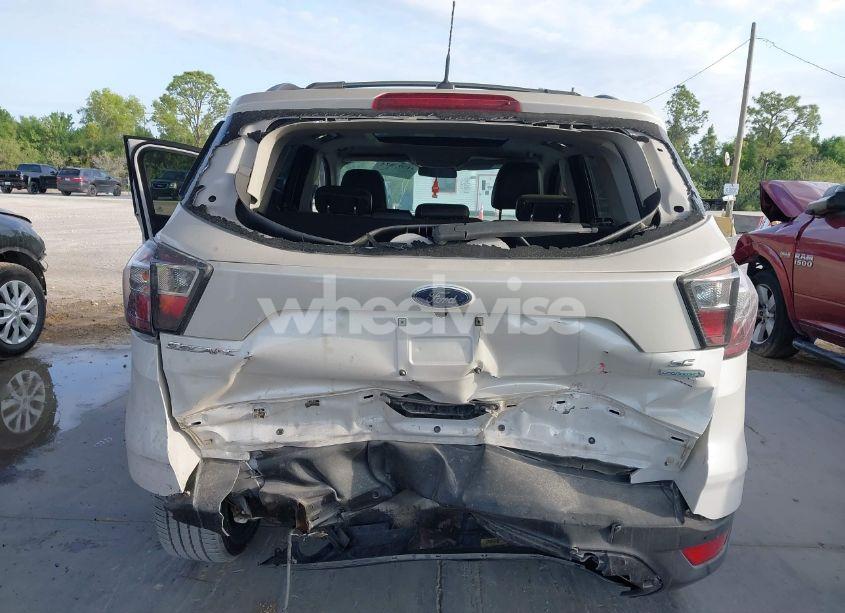 Photo 6 of 2017 Ford Escape SE (VIN 1FMCU0G93HUB01510)