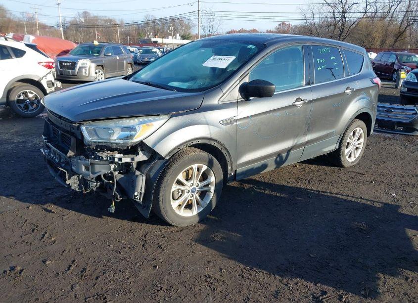 Photo 2 of 2017 Ford Escape SE (VIN 1FMCU0G93HUB67619)
