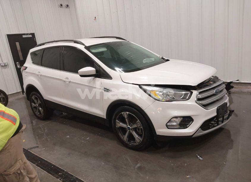 2017 Ford Escape SE (VIN 1FMCU0G93HUB85568) main photo
