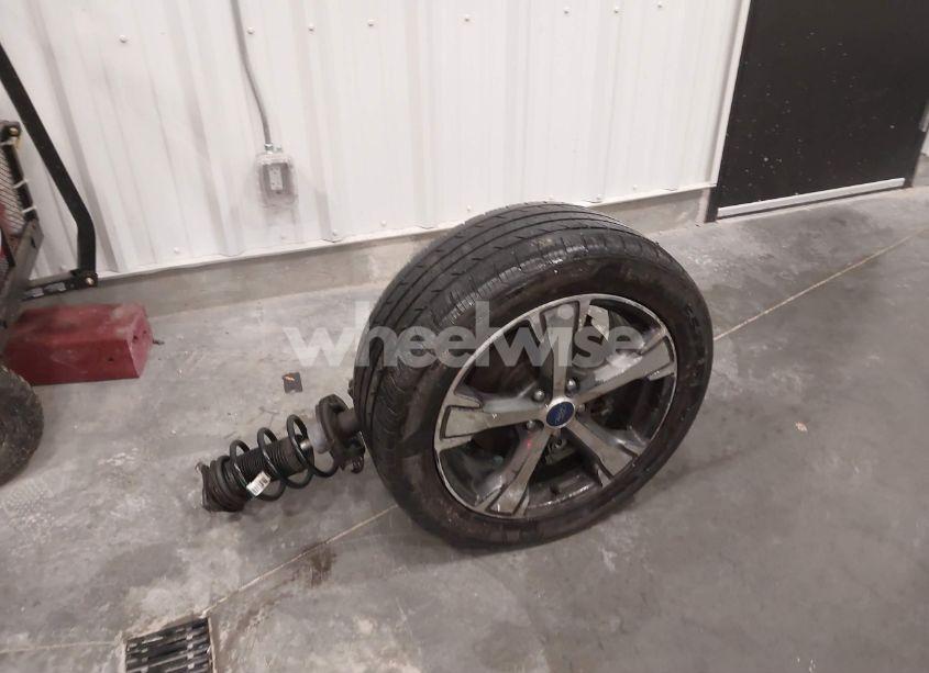 Photo 12 of 2017 Ford Escape SE (VIN 1FMCU0G93HUB85568)