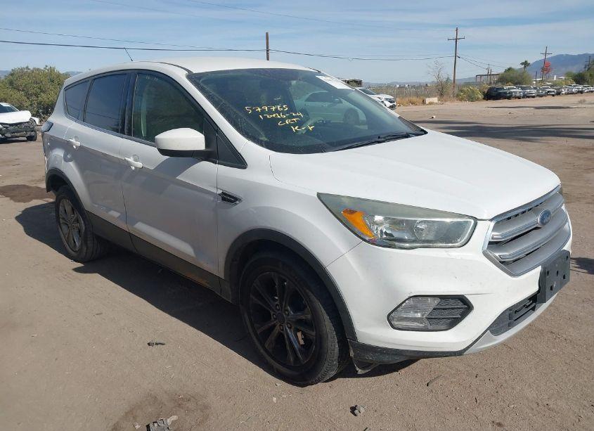 2017 Ford Escape SE (VIN 1FMCU0G93HUD45786) main photo