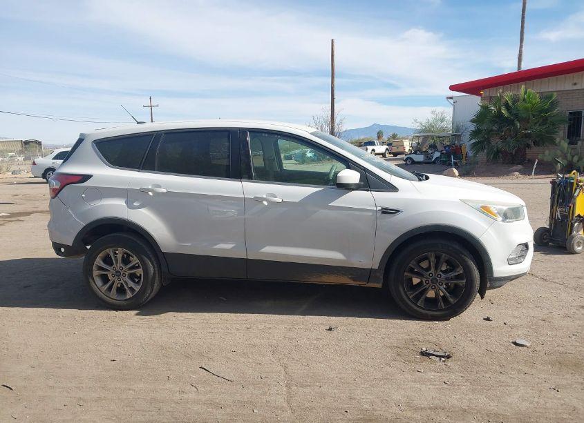 Photo 14 of 2017 Ford Escape SE (VIN 1FMCU0G93HUD45786)