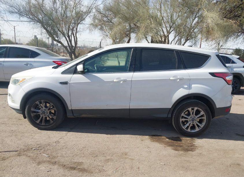 Photo 15 of 2017 Ford Escape SE (VIN 1FMCU0G93HUD45786)