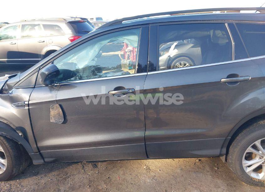 Photo 15 of 2017 Ford Escape SE (VIN 1FMCU0G93HUE29218)