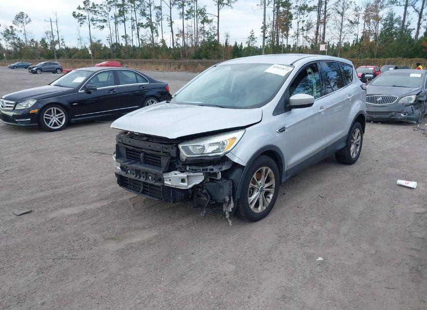 Photo 2 of 2017 Ford Escape SE (VIN 1FMCU0G93HUE65166)
