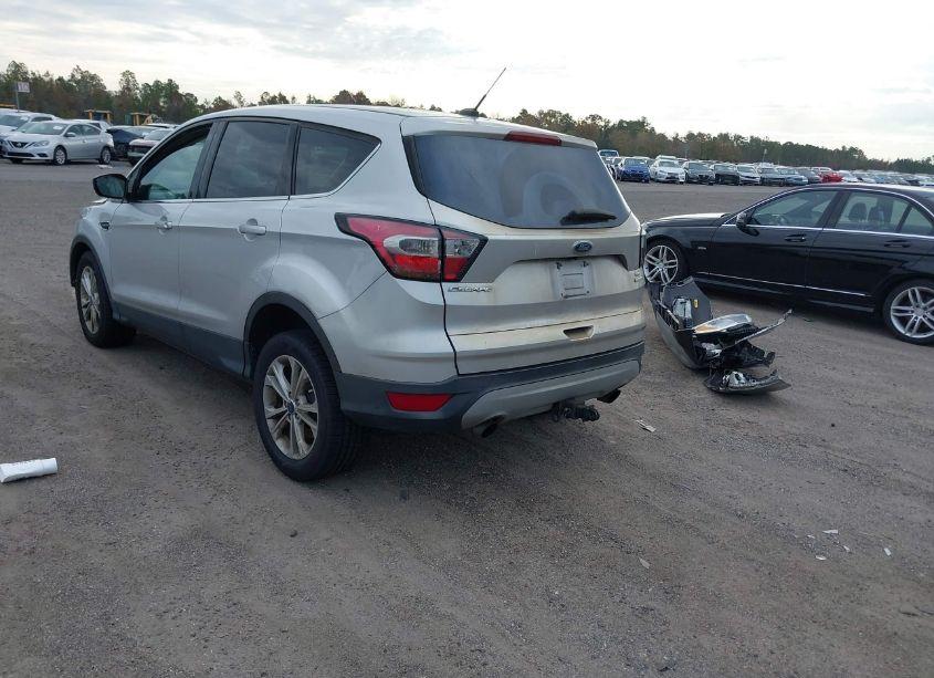 Photo 3 of 2017 Ford Escape SE (VIN 1FMCU0G93HUE65166)