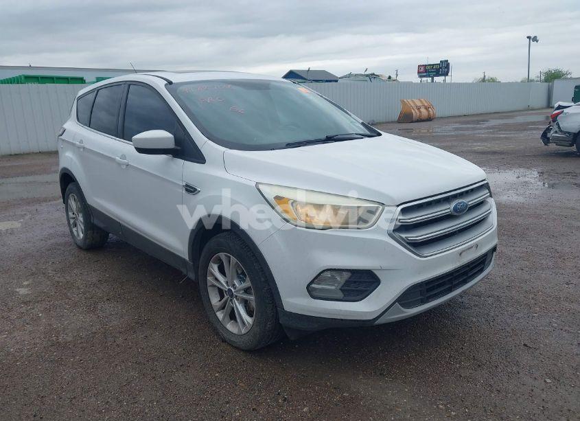 2017 Ford Escape SE (VIN 1FMCU0G94HUA24887) main photo